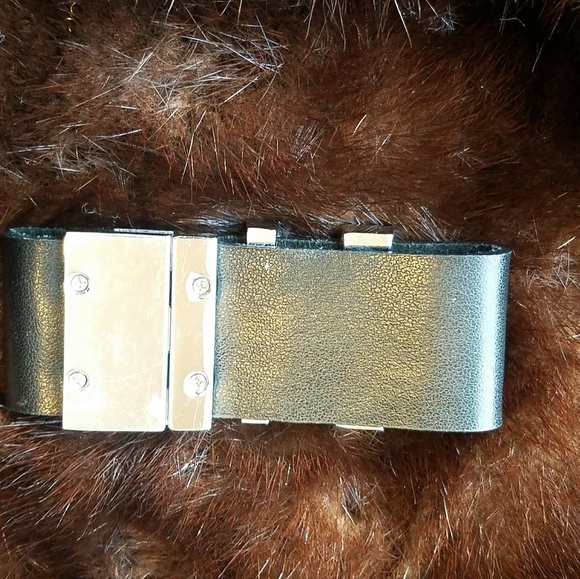 Black Strap/ Crystal "H" bracelet - Picture 2 of 3